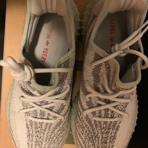 Yeezy Boosy 350 V2 blue tint